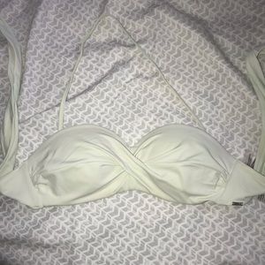 Removable strap bikini top